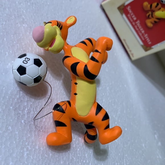 Hallmark Tigger 03 Soccer Ornament - Picture 4 of 8